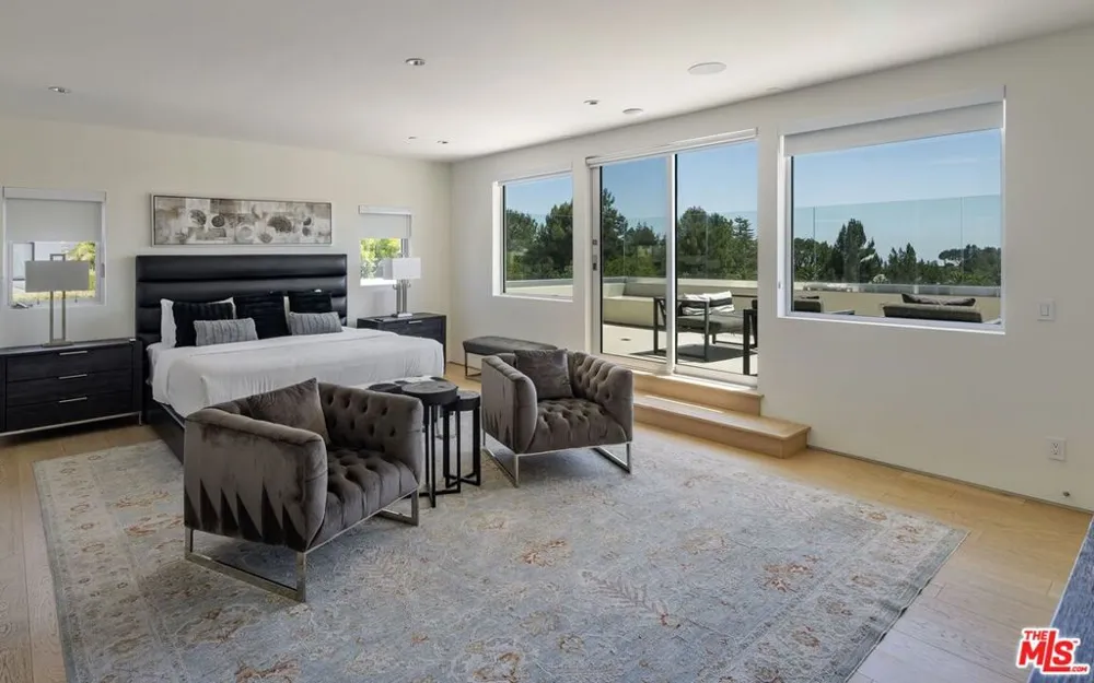 2189 Summitridge Drive Los Angeles, CA 90077
