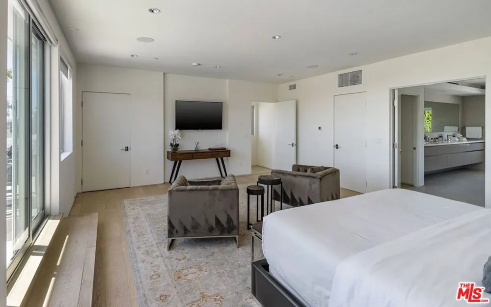 2189 Summitridge Drive Los Angeles, CA 90077