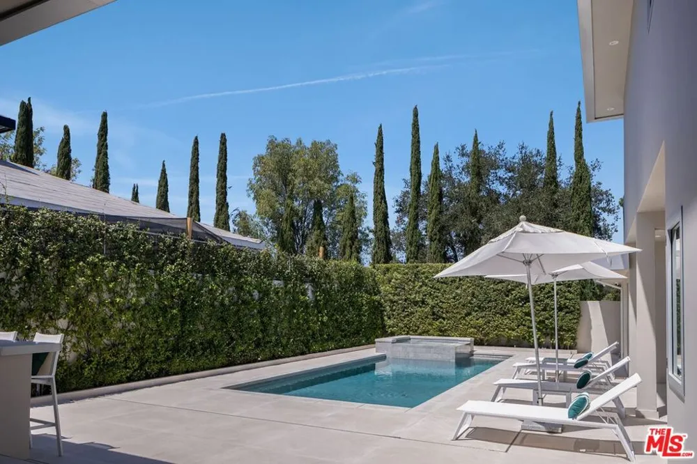 2189 Summitridge Drive Los Angeles, CA 90077