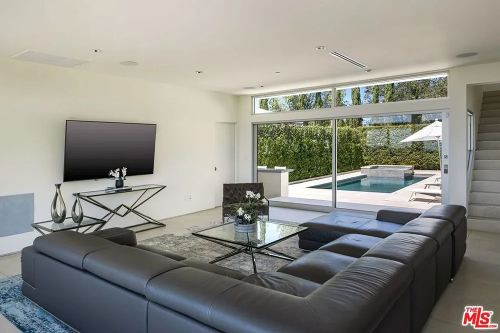 2189 Summitridge Drive Los Angeles, CA 90077