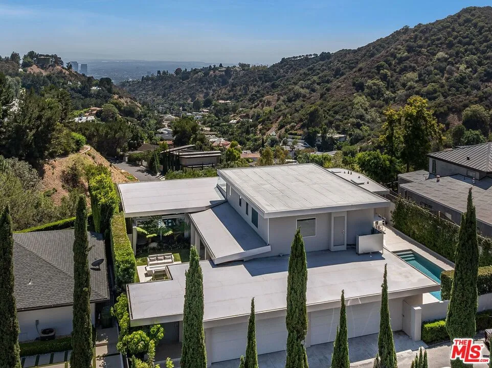 2189 Summitridge Drive Los Angeles, CA 90077