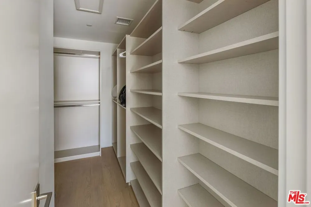 2189 Summitridge Drive Los Angeles, CA 90077