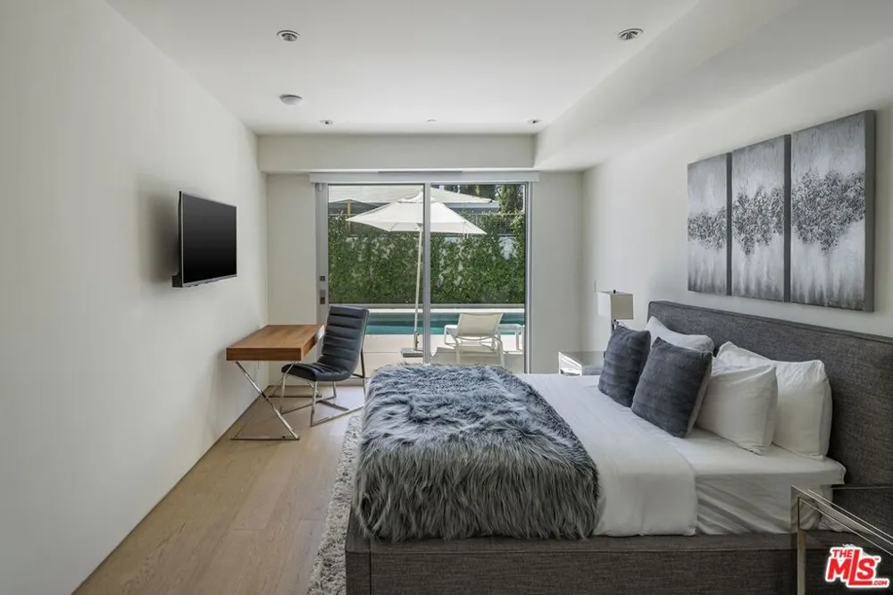 2189 Summitridge Drive Los Angeles, CA 90077