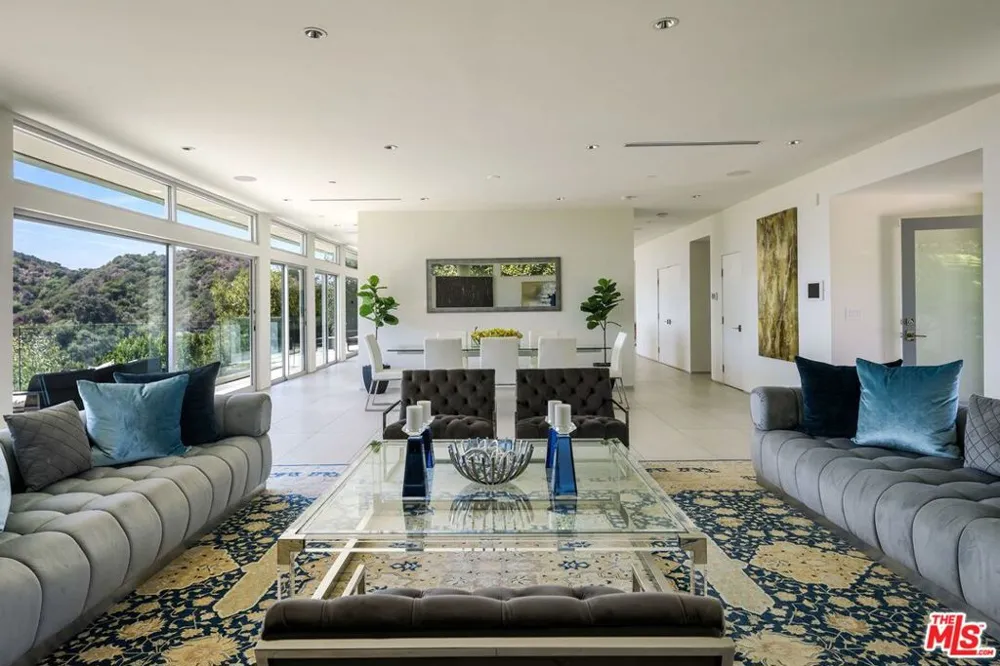 2189 Summitridge Drive Los Angeles, CA 90077
