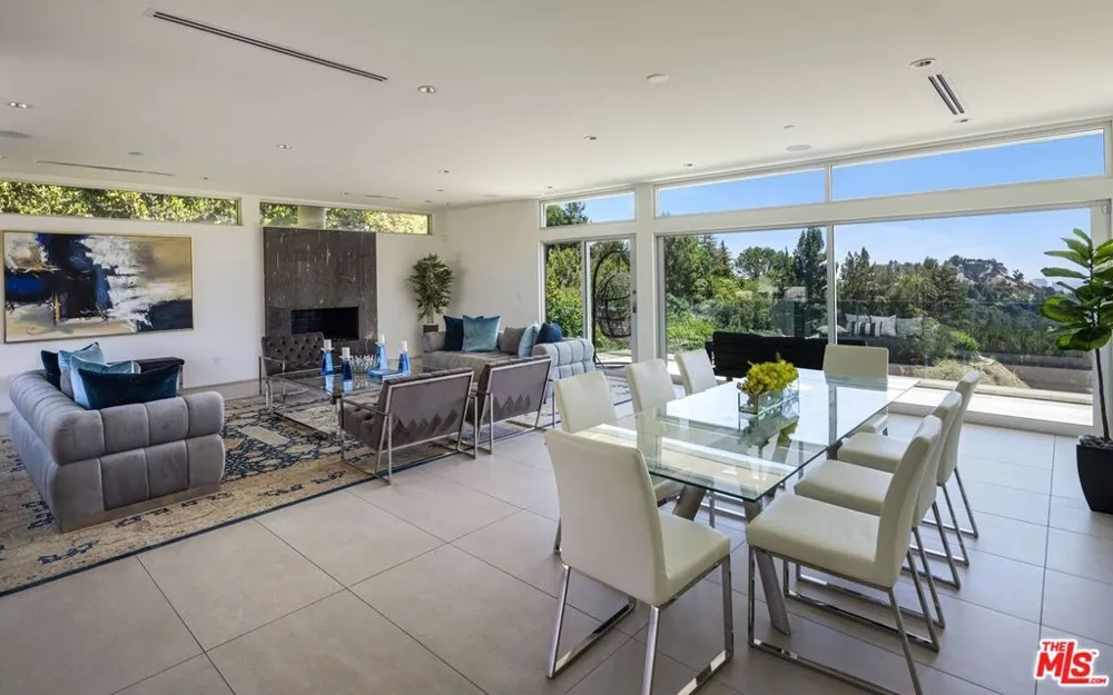 2189 Summitridge Drive Los Angeles, CA 90077
