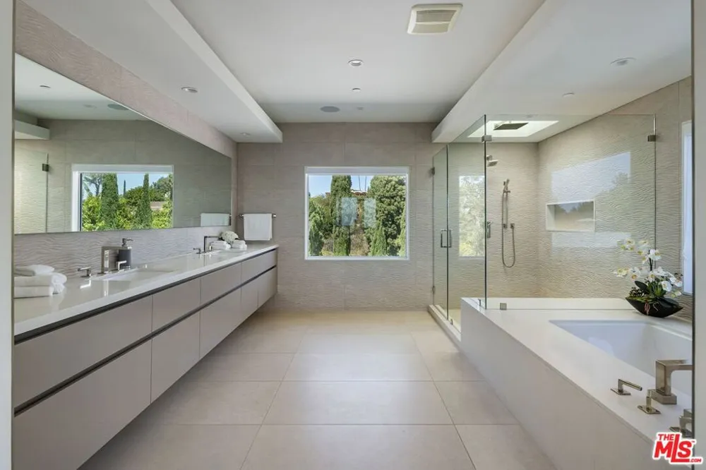 2189 Summitridge Drive Los Angeles, CA 90077