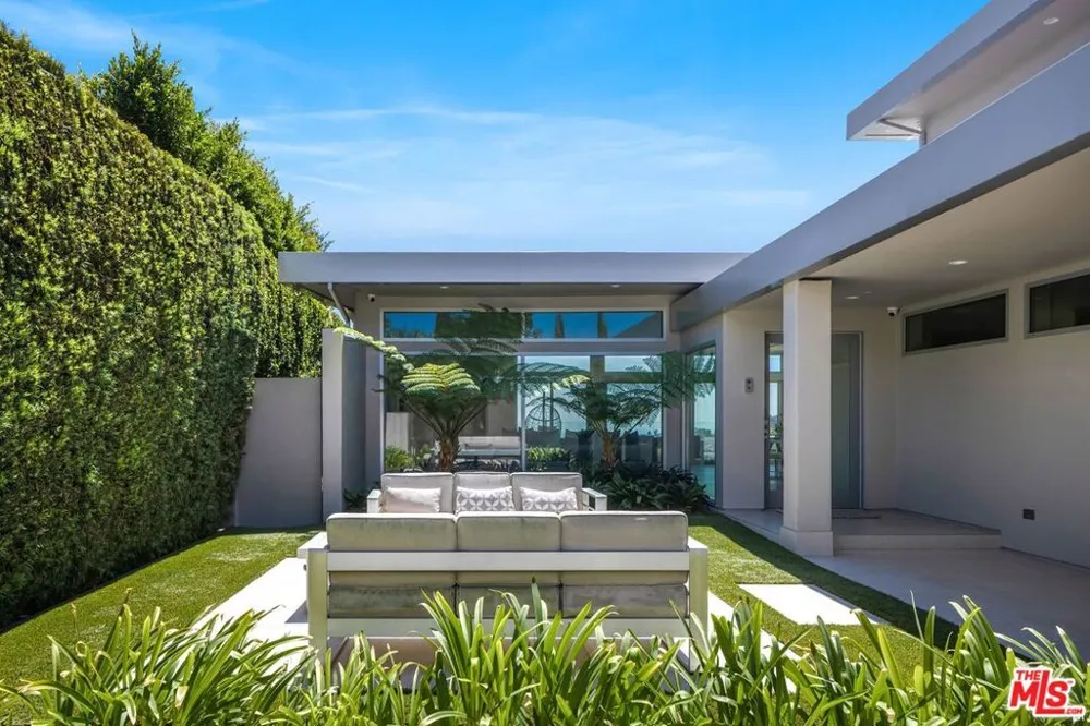 2189 Summitridge Drive Los Angeles, CA 90077