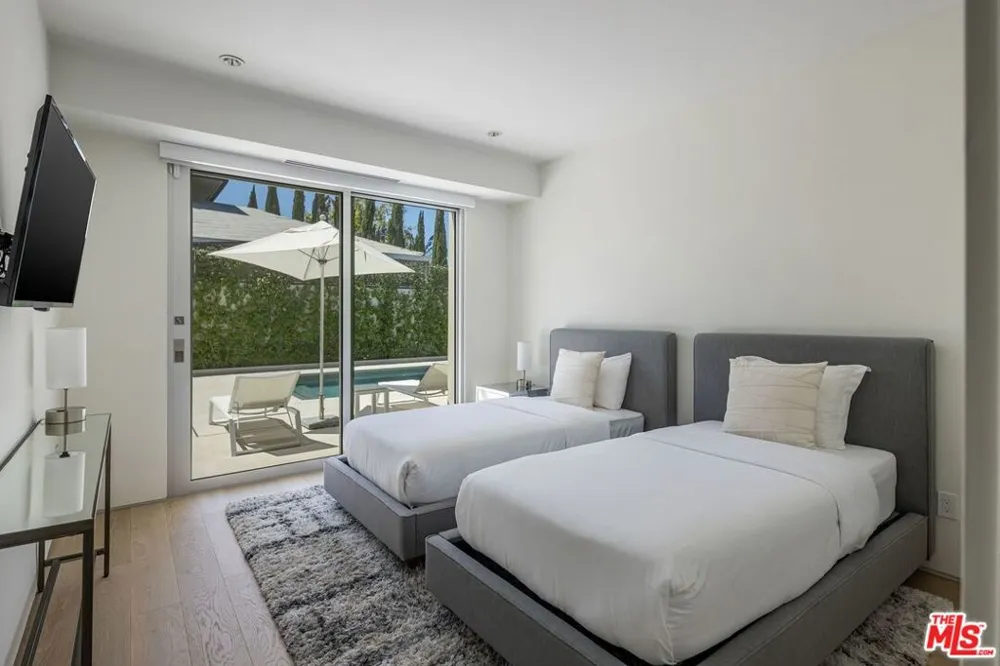 2189 Summitridge Drive Los Angeles, CA 90077