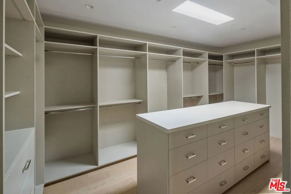 2189 Summitridge Drive Los Angeles, CA 90077