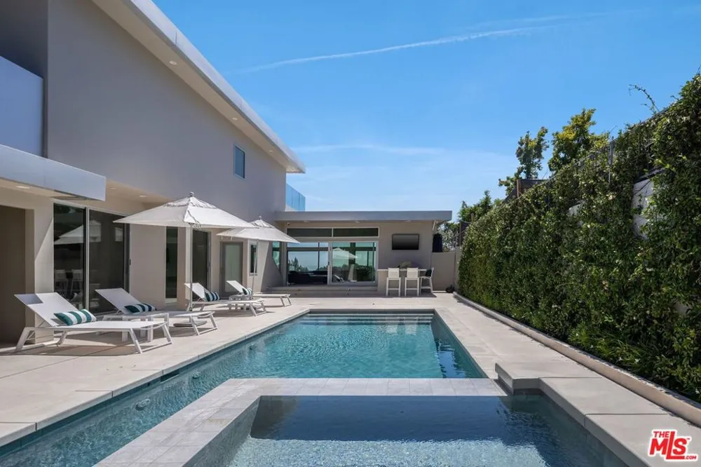 2189 Summitridge Drive Los Angeles, CA 90077