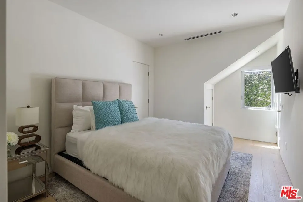 2189 Summitridge Drive Los Angeles, CA 90077