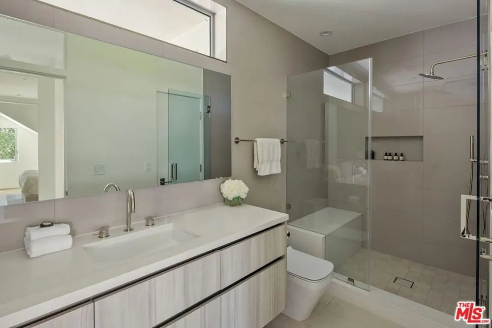2189 Summitridge Drive Los Angeles, CA 90077