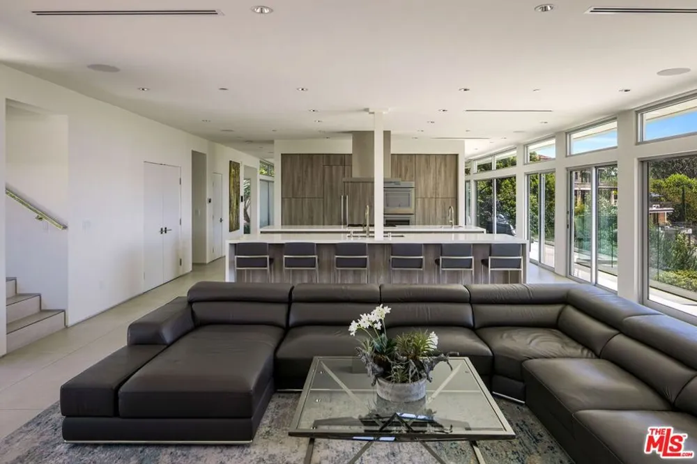 2189 Summitridge Drive Los Angeles, CA 90077