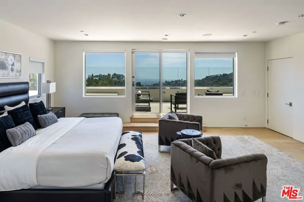 2189 Summitridge Drive Los Angeles, CA 90077
