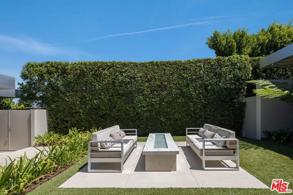 2189 Summitridge Drive Los Angeles, CA 90077