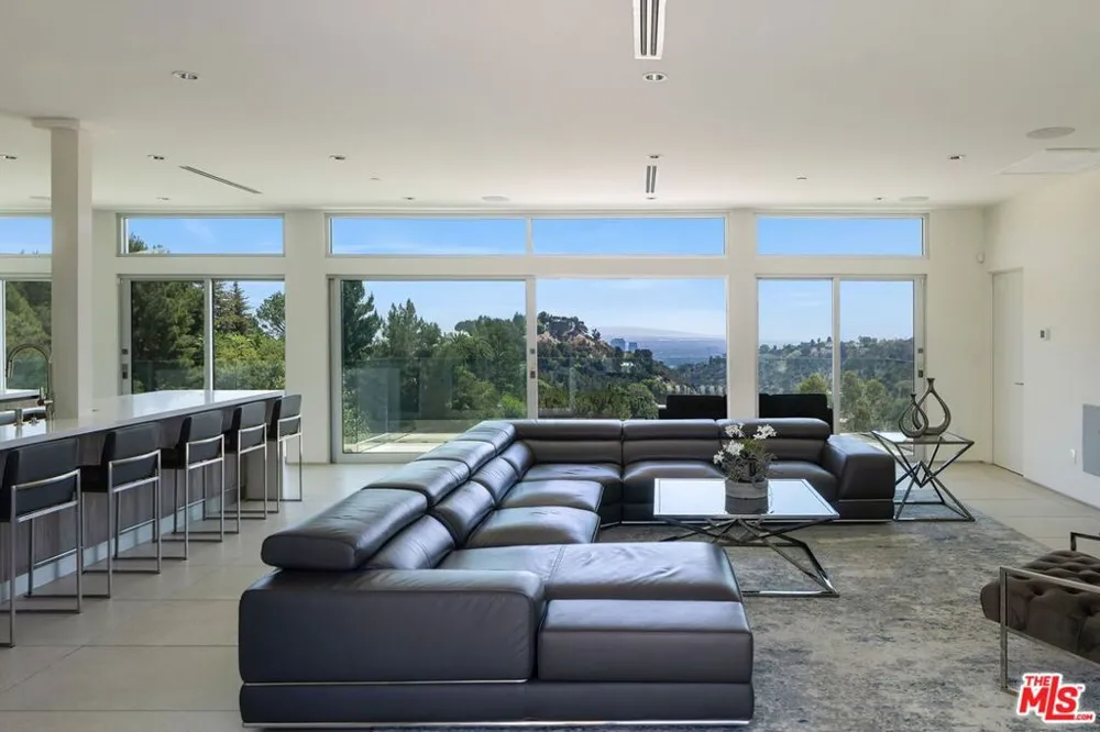 2189 Summitridge Drive Los Angeles, CA 90077