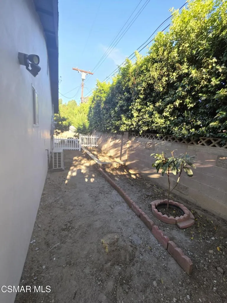 22158 Eccles Street West Hills, CA 91304