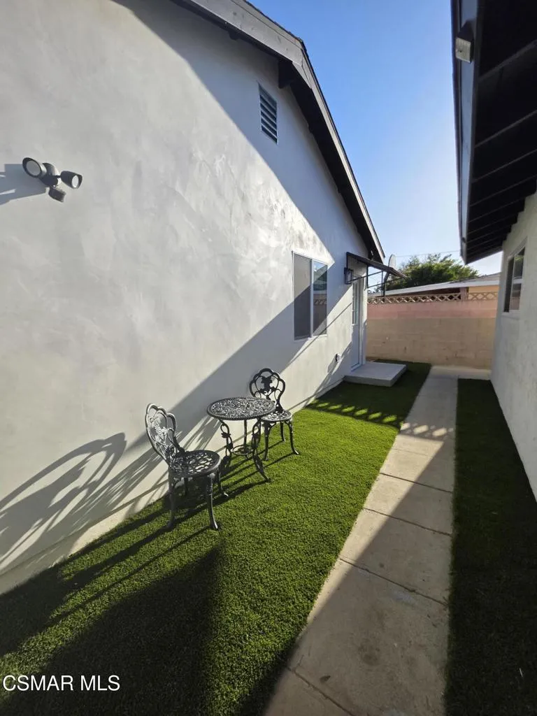 22158 Eccles Street West Hills, CA 91304