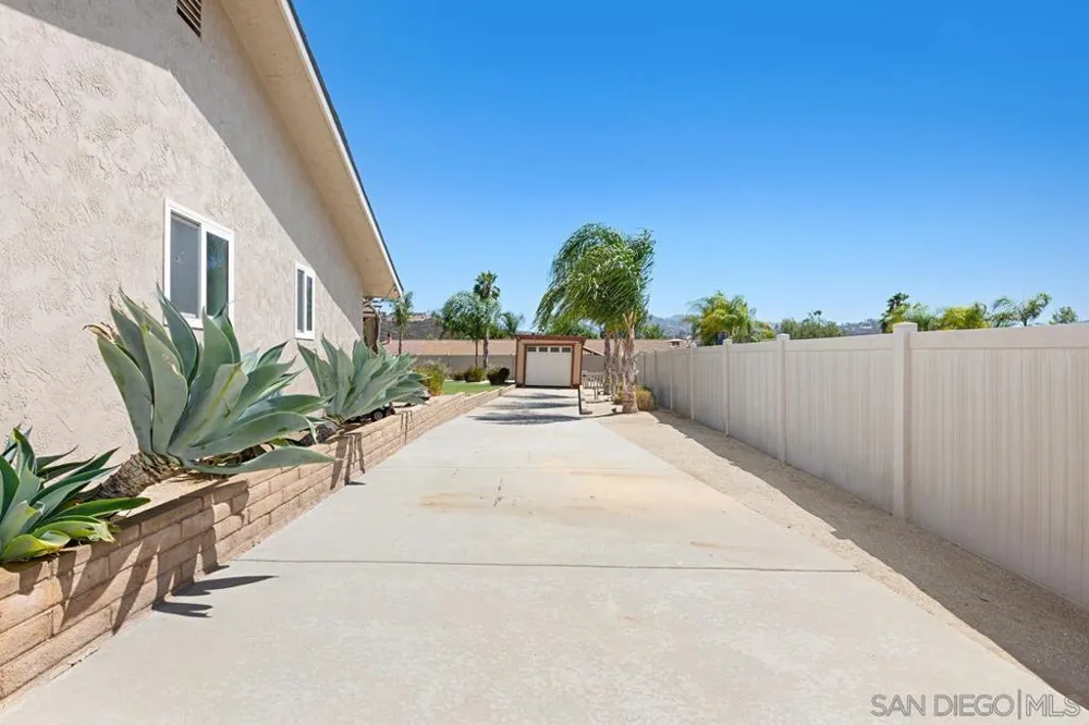23627 Scarbery Way Ramona, CA 92065