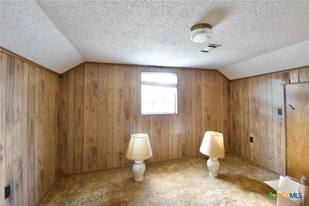1202 Tyler Thornton, TX 76687