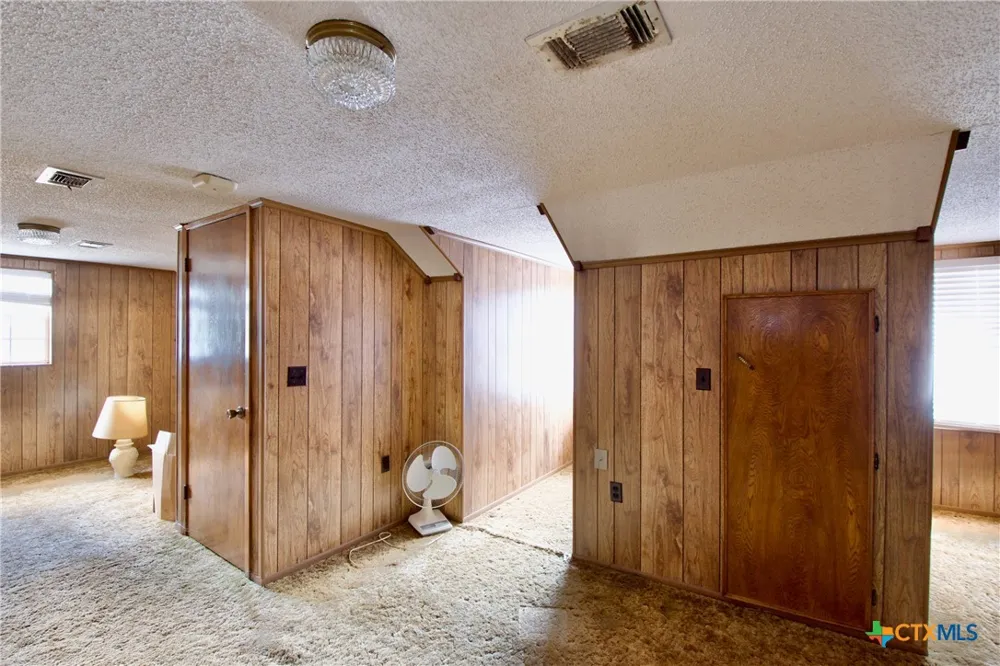 1202 Tyler Thornton, TX 76687