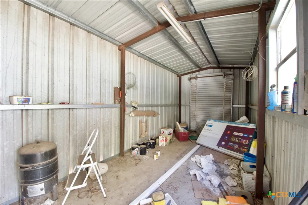 1202 Tyler Thornton, TX 76687