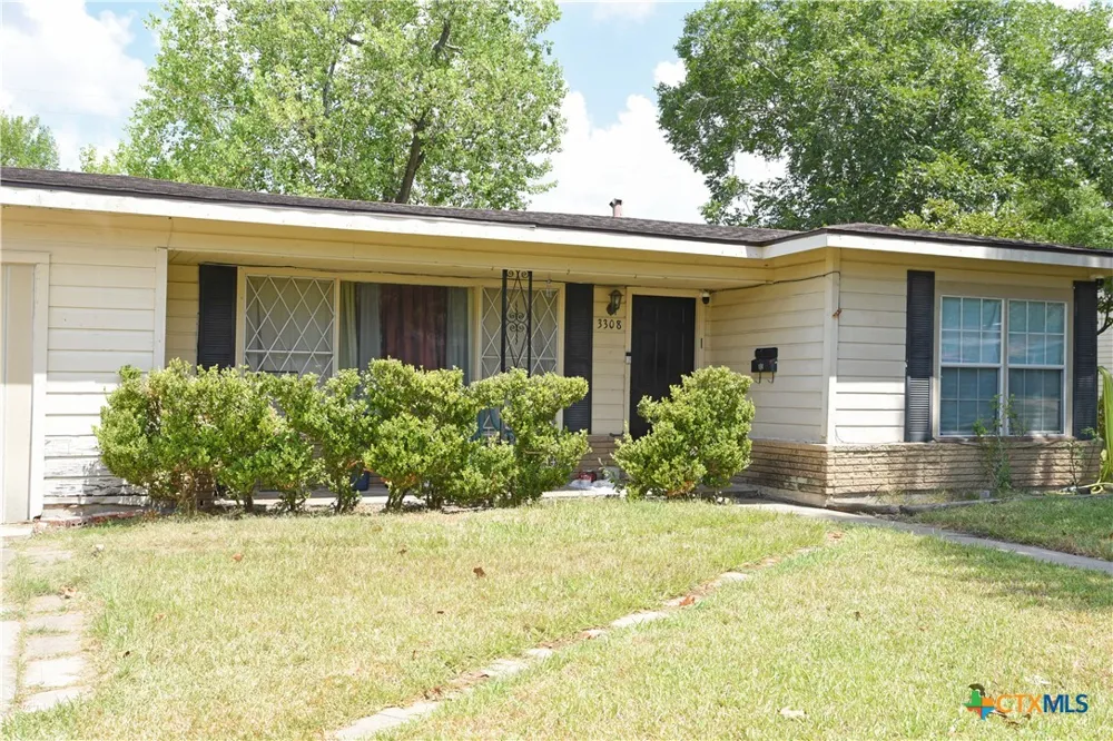 3308 Avondale Street Victoria, TX 77901