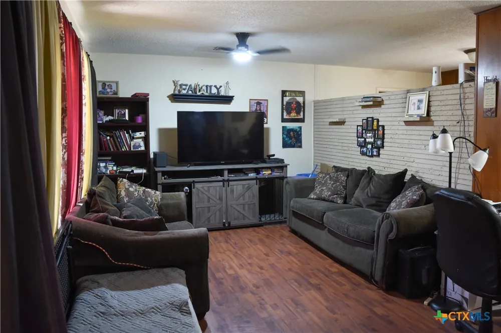 3308 Avondale Street Victoria, TX 77901