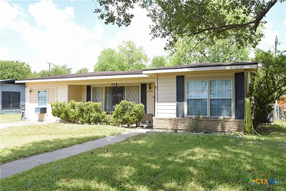 3308 Avondale Street Victoria, TX 77901