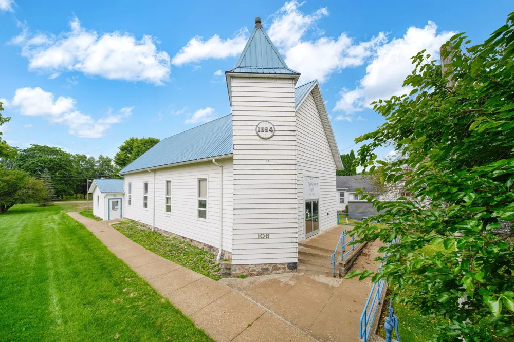 106 E Commercial Street Brooklyn, MI 49230