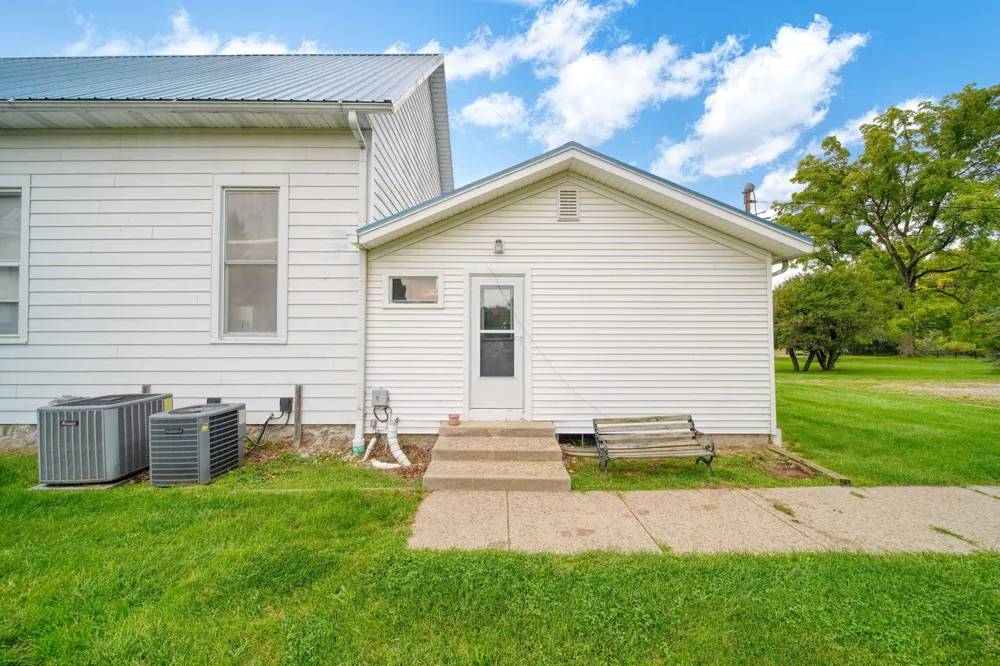 106 E Commercial Street Brooklyn, MI 49230
