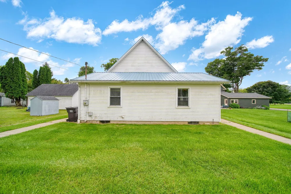 106 E Commercial Street Brooklyn, MI 49230
