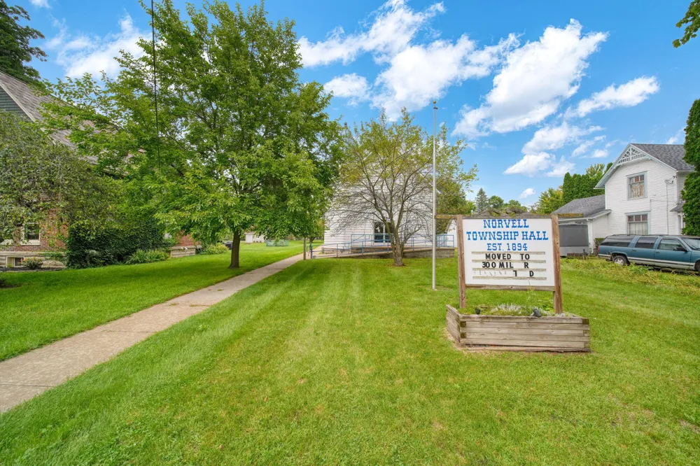 106 E Commercial Street Brooklyn, MI 49230