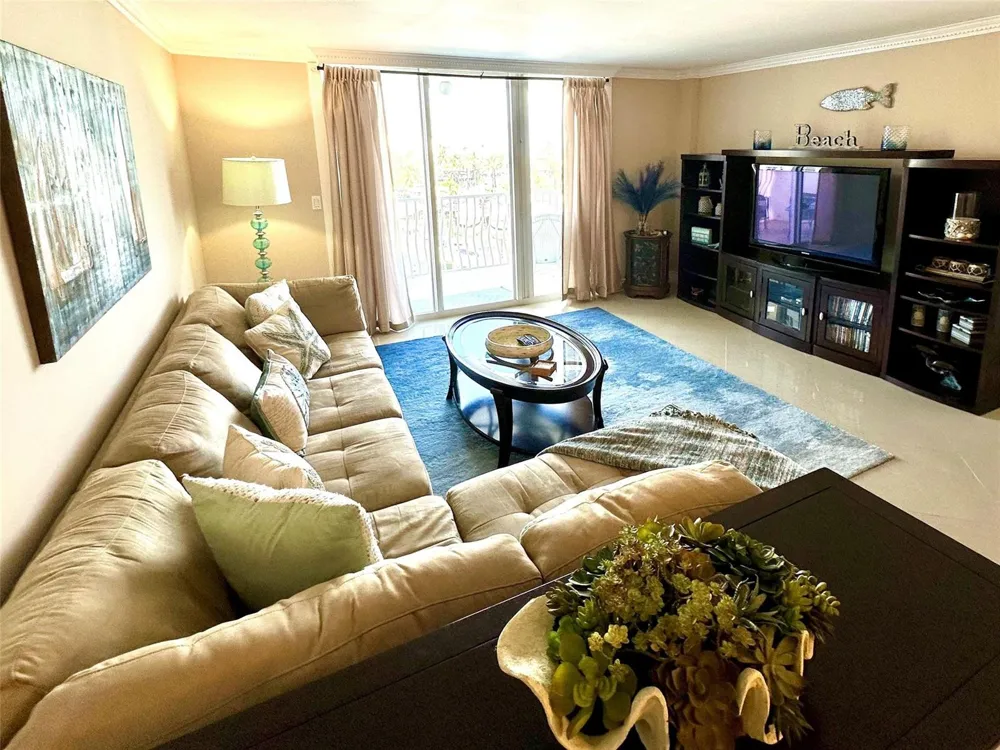 1 LAS OLAS CIRCLE #415 Fort Lauderdale, FL 33316