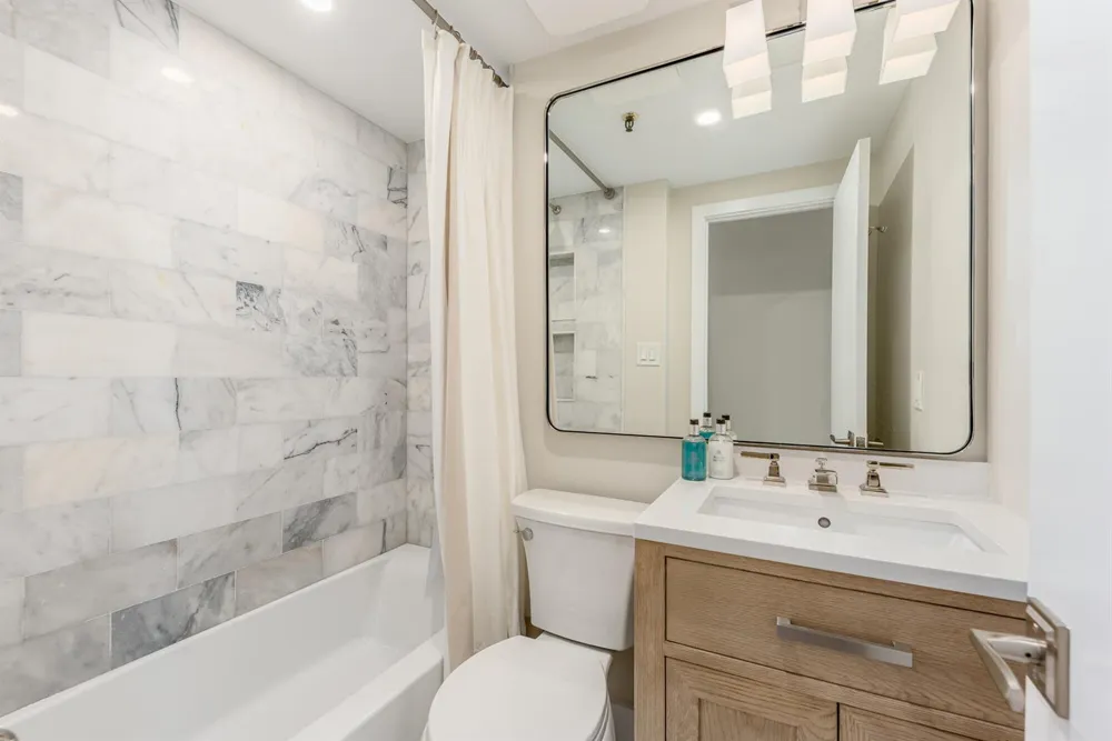 235 SUNRISE AVENUE #2211 Palm Beach, FL 33480