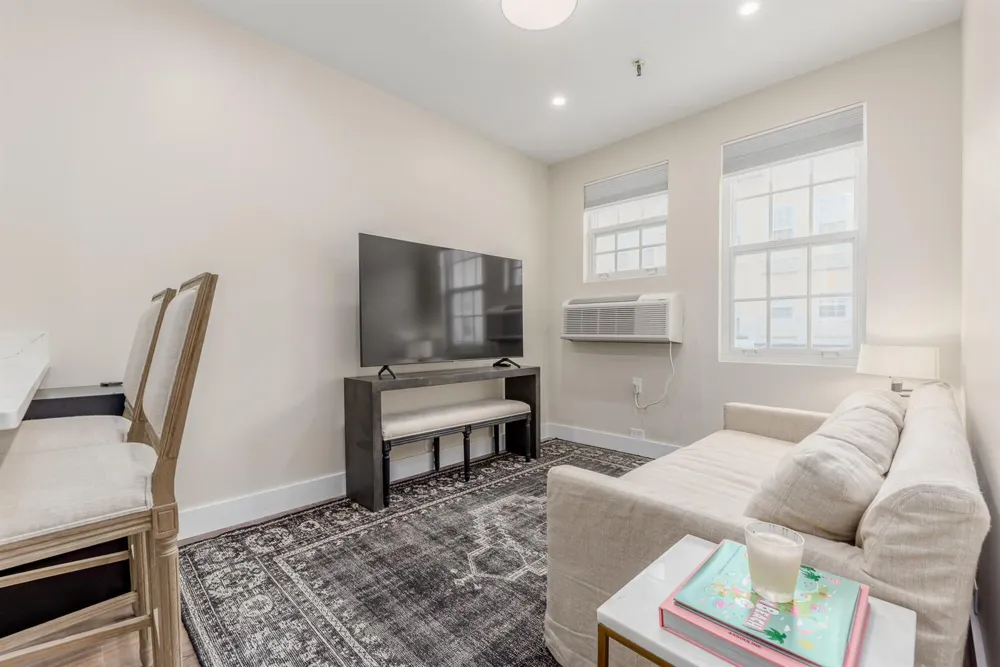 235 SUNRISE AVENUE #2211 Palm Beach, FL 33480