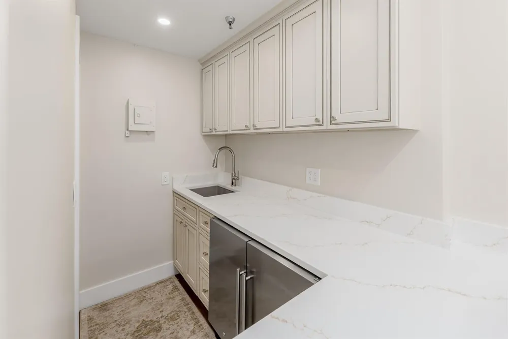 235 SUNRISE AVENUE #2211 Palm Beach, FL 33480