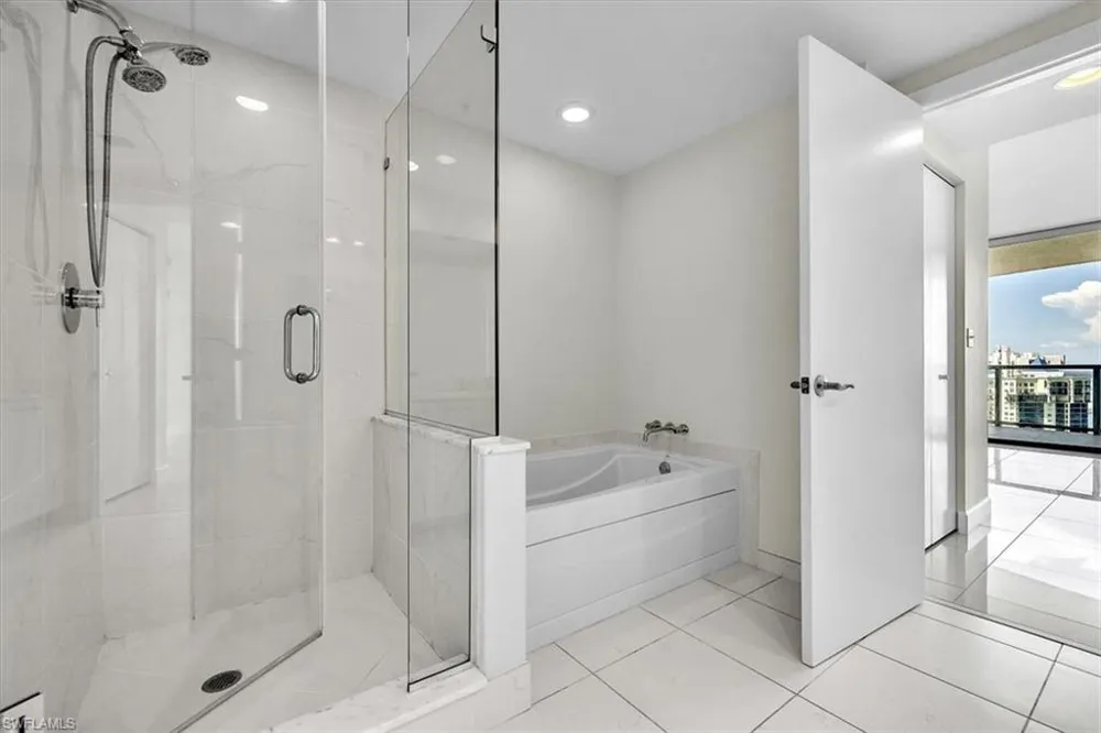 3000 Oasis Grand Boulevard #2802 Fort Myers, FL 33916