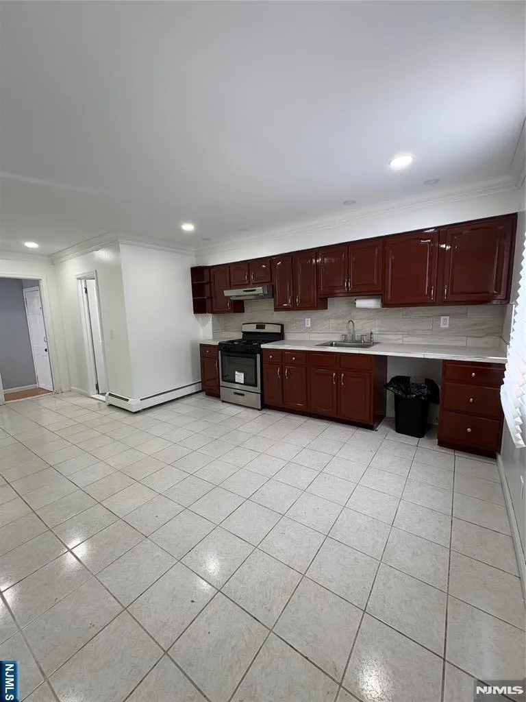 52 Lafayette Ave 1 Passaic, NJ 07055