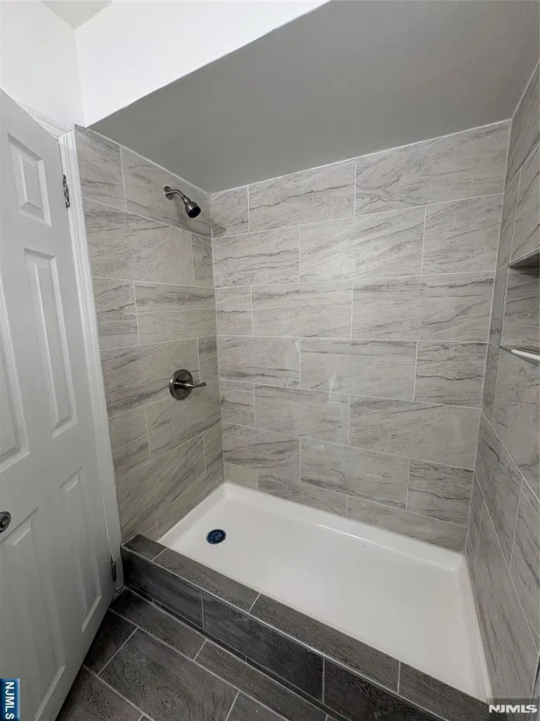 52 Lafayette Ave 1 Passaic, NJ 07055