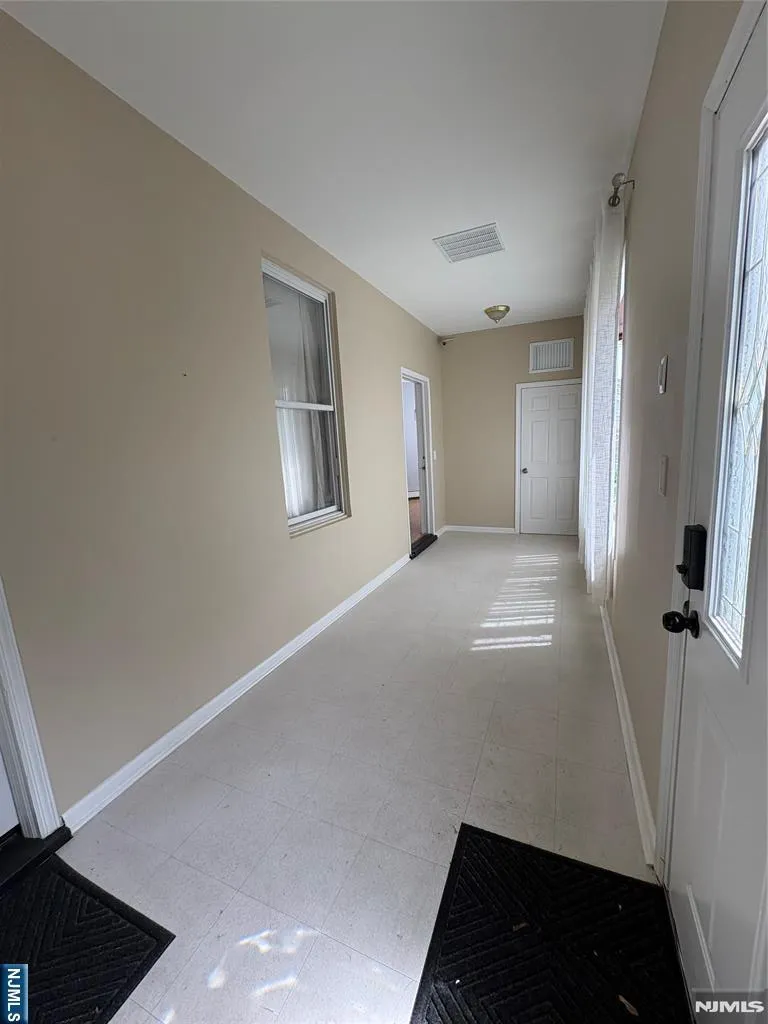 52 Lafayette Ave 1 Passaic, NJ 07055