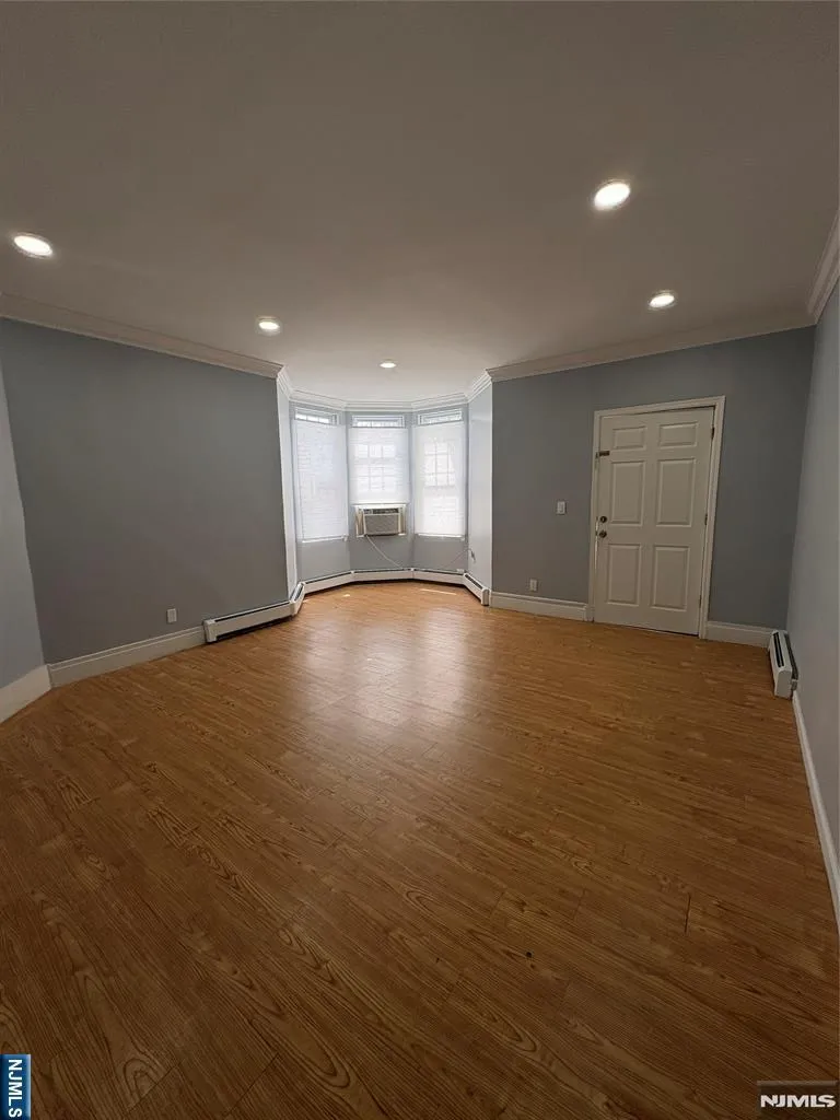 52 Lafayette Ave 1 Passaic, NJ 07055