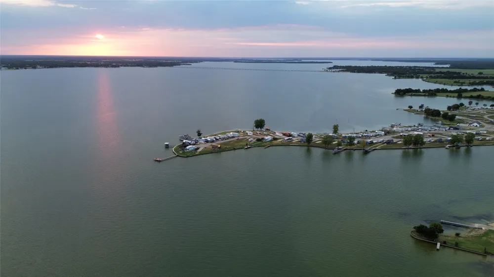 6447 Peninsula Road Kerens, TX 75144