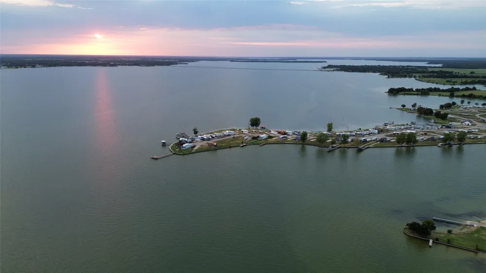 6447 Peninsula Road Kerens, TX 75144