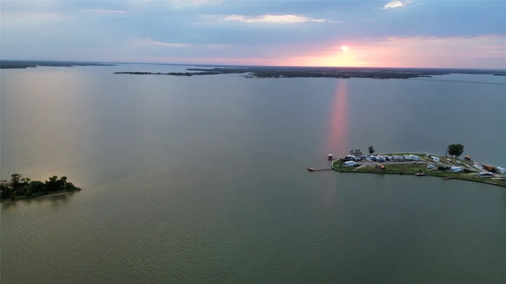 6447 Peninsula Road Kerens, TX 75144