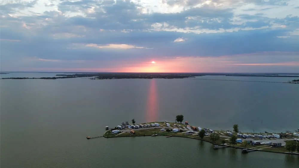 6447 Peninsula Road Kerens, TX 75144