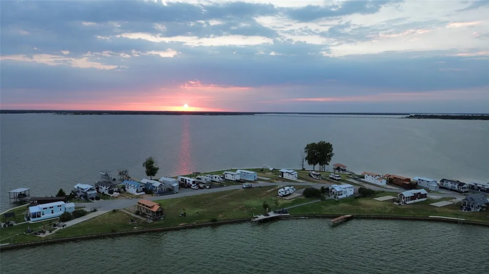 6447 Peninsula Road Kerens, TX 75144