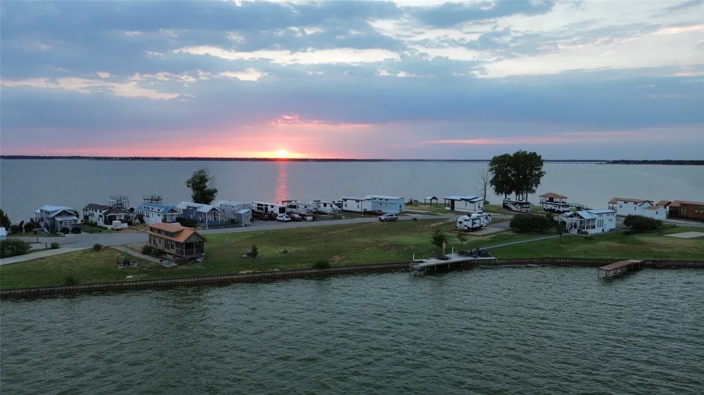 6447 Peninsula Road Kerens, TX 75144
