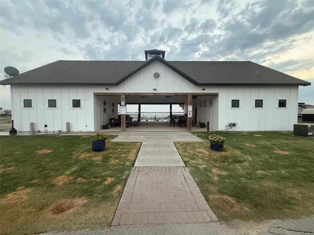 6447 Peninsula Road Kerens, TX 75144