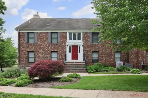 4 Sunrise Dr